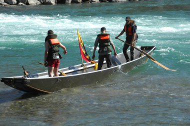 Dalgıçlar Denize Giriyor