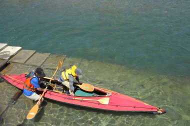 Dalgıçlar Denize Giriyor