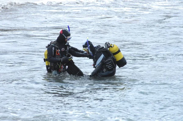Mergulhadores Entrando Mar — Fotografia de Stock