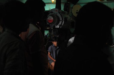 Erkek Film Projektörü Operatörü 25 Ağustos 2023