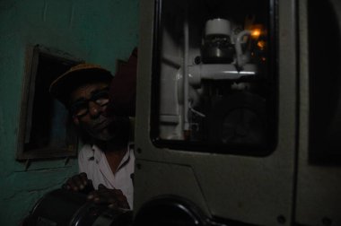 Erkek Operatör Film Projektörü 25 Ağustos 2023