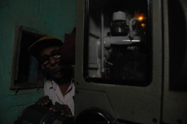 Erkek Operatör Film Projektörü 25 Ağustos 2023