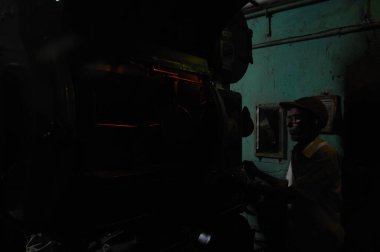 Erkek Operatör Film Projektörü 25 Ağustos 2023