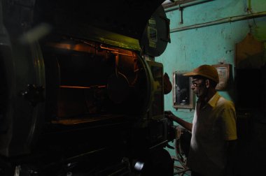 Erkek Operatör Film Projektörü 25 Ağustos 2023