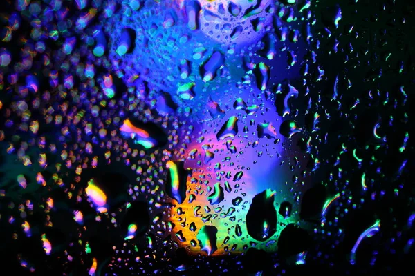 水滴在彩色玻璃上 — 图库照片