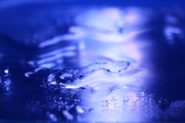 Yerdeki Ay ışığına su damlaları