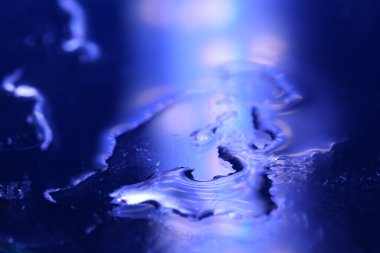 Yerdeki Ay ışığına su damlaları