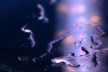 Yerdeki Ay ışığına su damlaları