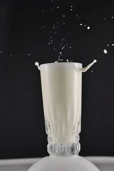 Szklanka Mleka Białym Tle — Zdjęcie stockowe