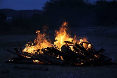 Hindu Yakma Yeri 'nde yangın