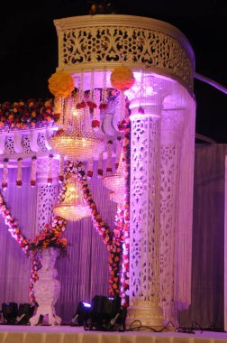 Hindistan fonksiyonunda çiçek süsleme