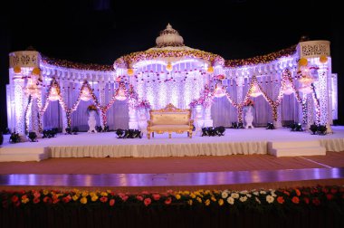 Hindistan fonksiyonunda çiçek süsleme