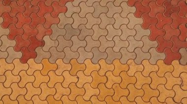 Arka bahçedeki fayanslar.