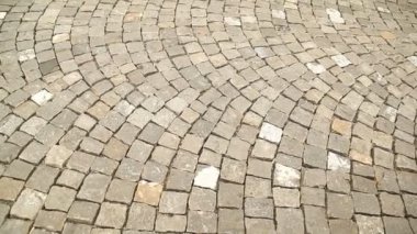 Arka bahçedeki fayanslar.