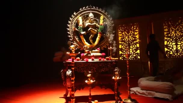 Ινδουιστικό Άγαλμα Του Θεού Στο Ναό Της Ινδίας — Αρχείο Βίντεο
