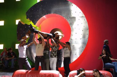 İnsanlar 5 Şubat 2024 Hyderabad Hindistan 'da eğleniyor.