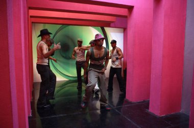 İnsanlar 5 Şubat 2024 Hyderabad Hindistan 'da eğleniyor.