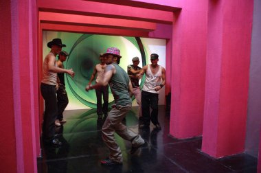 İnsanlar 5 Şubat 2024 Hyderabad Hindistan 'da eğleniyor.