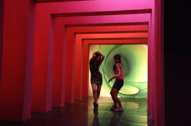 İnsanlar 5 Şubat 2024 Hyderabad Hindistan 'da eğleniyor.