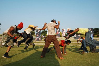 Hintli Dansçılar Hyderabad kılığında Hindistan 26 Şubat 2024