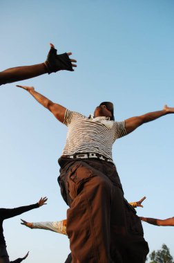 Hintli Dansçılar Hyderabad kılığında Hindistan 26 Şubat 2024