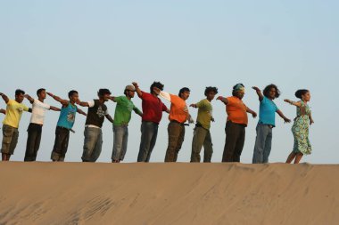 Hintli Dansçılar Hyderabad kılığında Hindistan 26 Şubat 2024