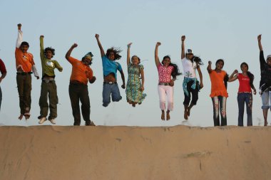 Hintli Dansçılar Hyderabad kılığında Hindistan 26 Şubat 2024