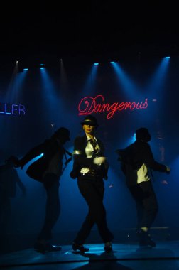 25 Şubat 2024 Hyderabad India 'da kadın dansçı silueti.