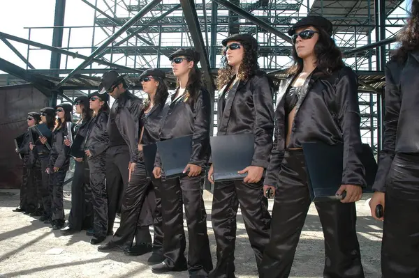 Hintli Dansçılar Hyderabad kılığında 6 Nisan 2024