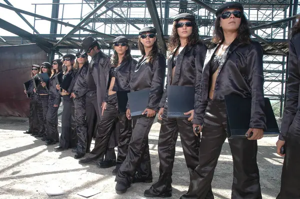 Hintli Dansçılar Hyderabad kılığında 6 Nisan 2024