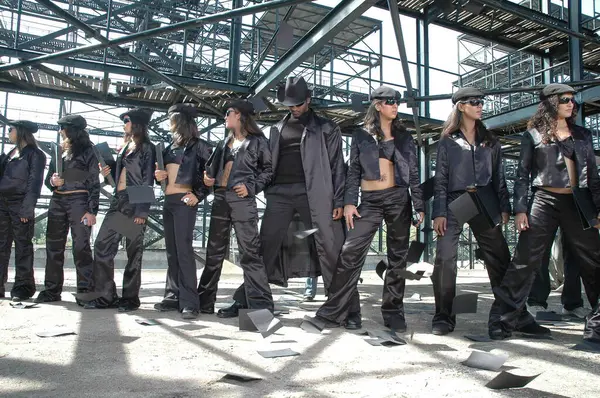 Hintli Dansçılar Hyderabad kılığında 6 Nisan 2024