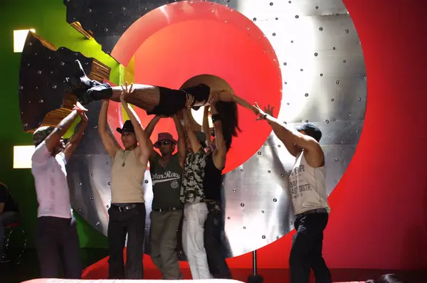 İnsanlar 5 Şubat 2024 Hyderabad Hindistan 'da eğleniyor.