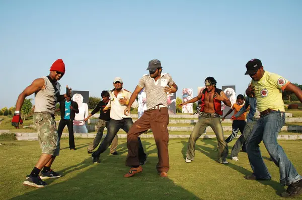 Hintli Dansçılar Hyderabad kılığında Hindistan 26 Şubat 2024