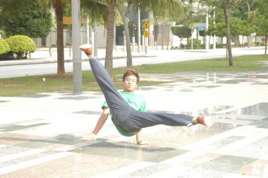 Genç Erkek Sporcu Parkour Tricks Hyderabad Hindistan 25 Şubat 2024