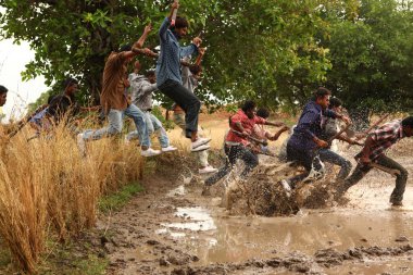 Hyderabad Hindistan 'da 19 Şubat 2024' te savaşan savaşçılar