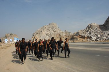 Hintli Dansçılar Hyderabad kılığında Hindistan 26 Şubat 2024