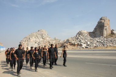 Hintli Dansçılar Hyderabad kılığında Hindistan 26 Şubat 2024