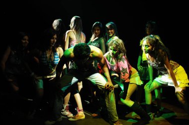 25 Şubat 2024 Hyderabad Hindistan Barındaki İnsanların silueti