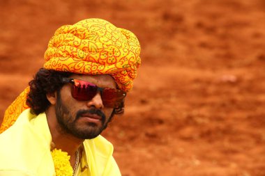 Hintli dansçı Hyderabad kılığında Hindistan 26 Şubat 2024