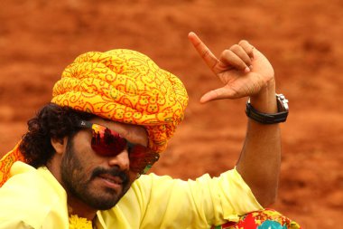 Hintli dansçı Hyderabad kılığında Hindistan 26 Şubat 2024