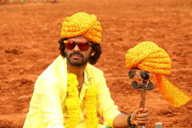 Hintli Erkek Dansçı Hyderabad kılığında Hindistan 26 Şubat 2024