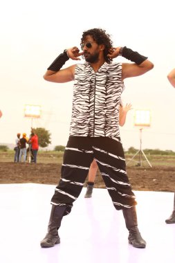 Hintli dansçı Hyderabad kılığında Hindistan 26 Şubat 2024