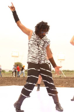 Hintli dansçı Hyderabad kılığında Hindistan 26 Şubat 2024