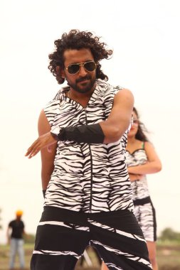 Hintli dansçı Hyderabad kılığında Hindistan 26 Şubat 2024