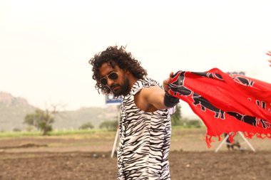 Hintli dansçı Hyderabad kılığında Hindistan 26 Şubat 2024