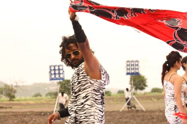 Hintli dansçı Hyderabad kılığında Hindistan 26 Şubat 2024