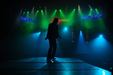 Hyderabad Bar 'da dansçı silueti. 6 Şubat 2024.