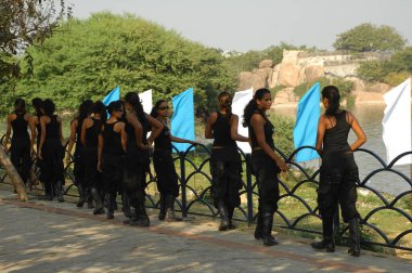 Hintli Dansçılar Haydarabad Hindistan 6 Şubat 2024