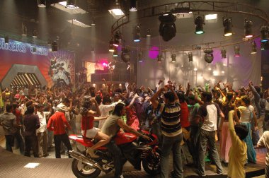 Hyderabad 'ın 19 Şubat 2024' te Hindistan 'da eğlenen insanlar