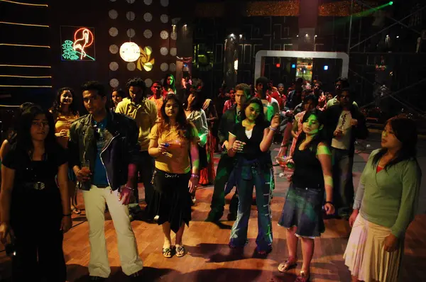 Hyderabad 'ın 19 Şubat 2024' te Hindistan 'da eğlenen insanlar